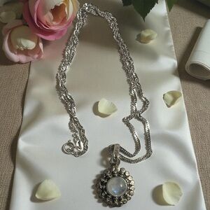 Signed 925 Sterling Luminous Moonstone Pendant Necklace